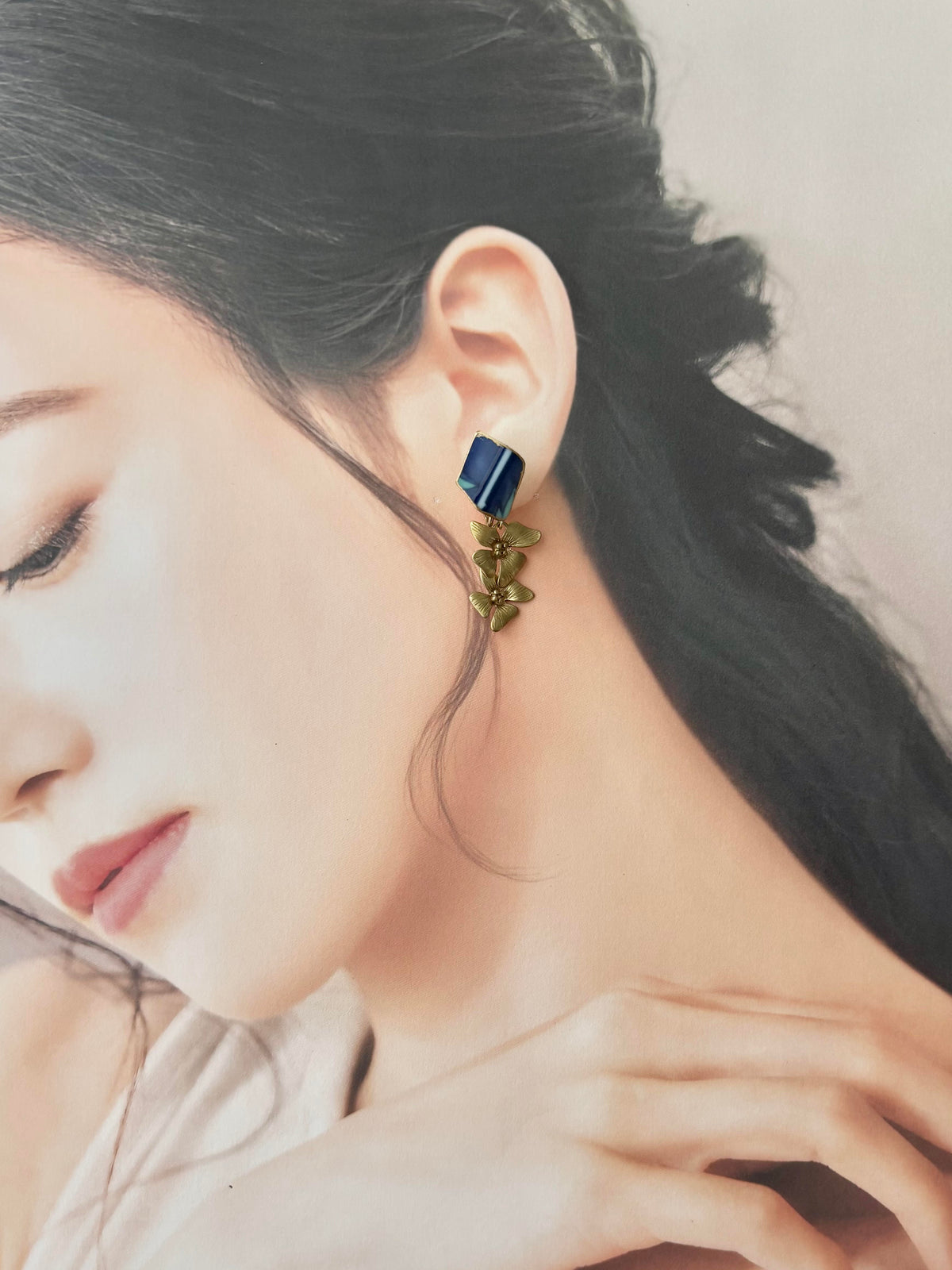 有田焼 金継ぎ ネジバネ式イヤリング リーフ柄 花柄 青 揺れる 伝統工芸 #699
