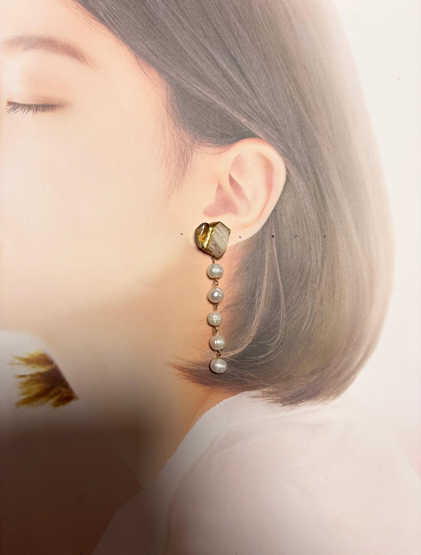 Imari Ware Kintsugi Titanium Earrings Gold Carnelian