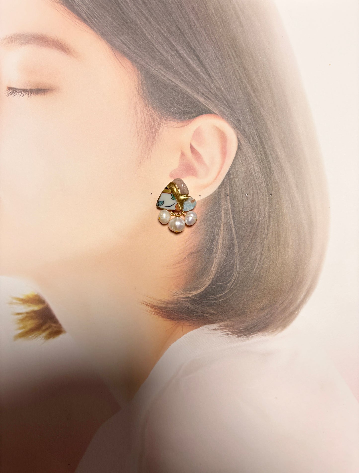 Imari Ware Kintsugi Titanium Earrings Gold Carnelian