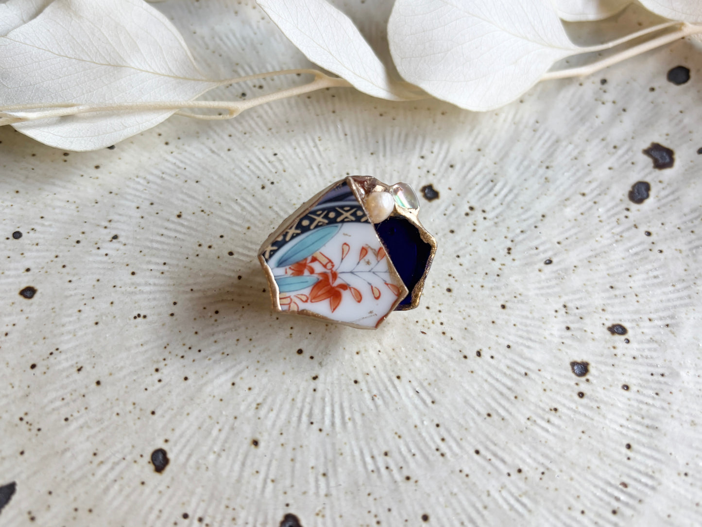 Imari Ware Kintsugi Titanium Earrings Gold Carnelian