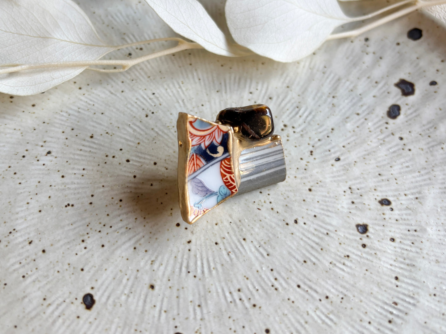 Imari Ware Kintsugi Titanium Earrings Gold Carnelian