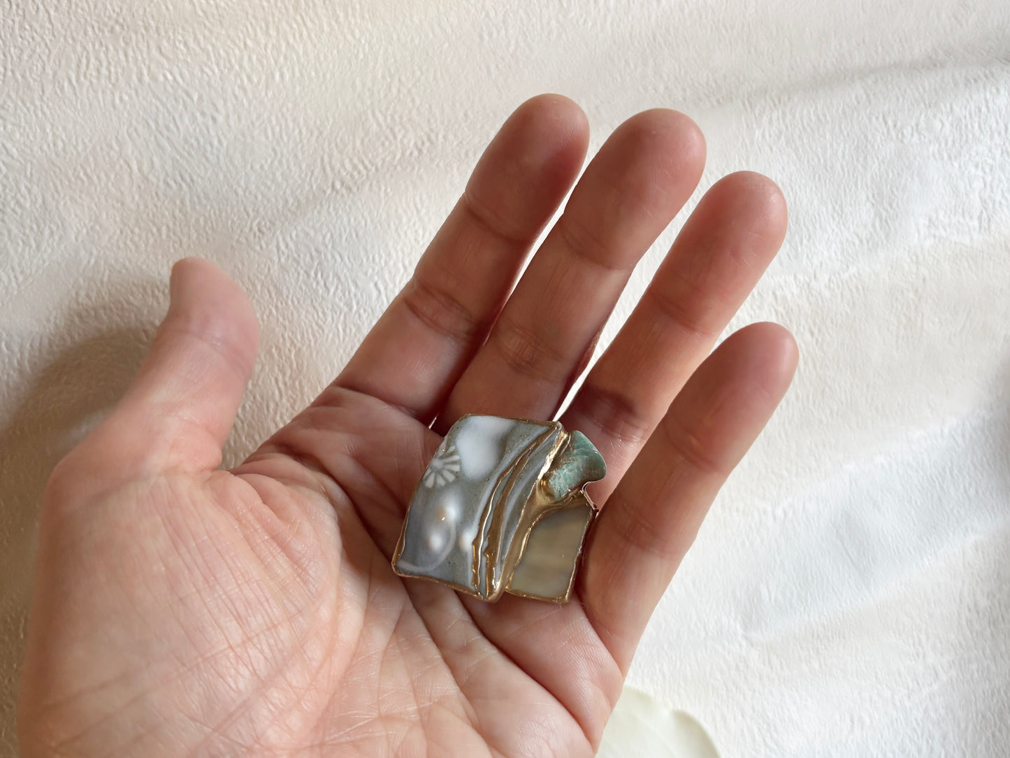 Imari Ware Kintsugi Titanium Earrings Gold Carnelian