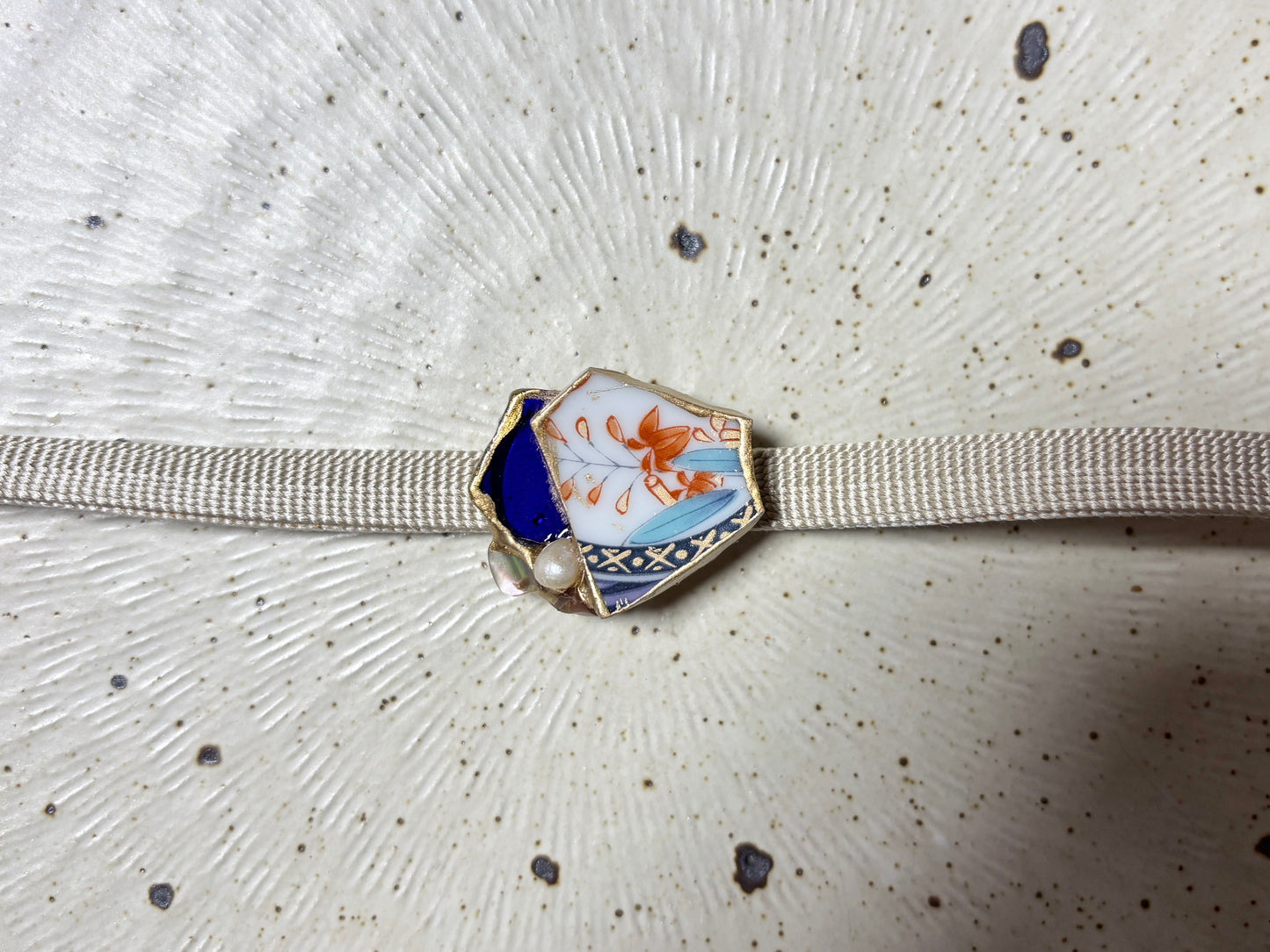 Imari Ware Kintsugi Titanium Earrings Gold Carnelian