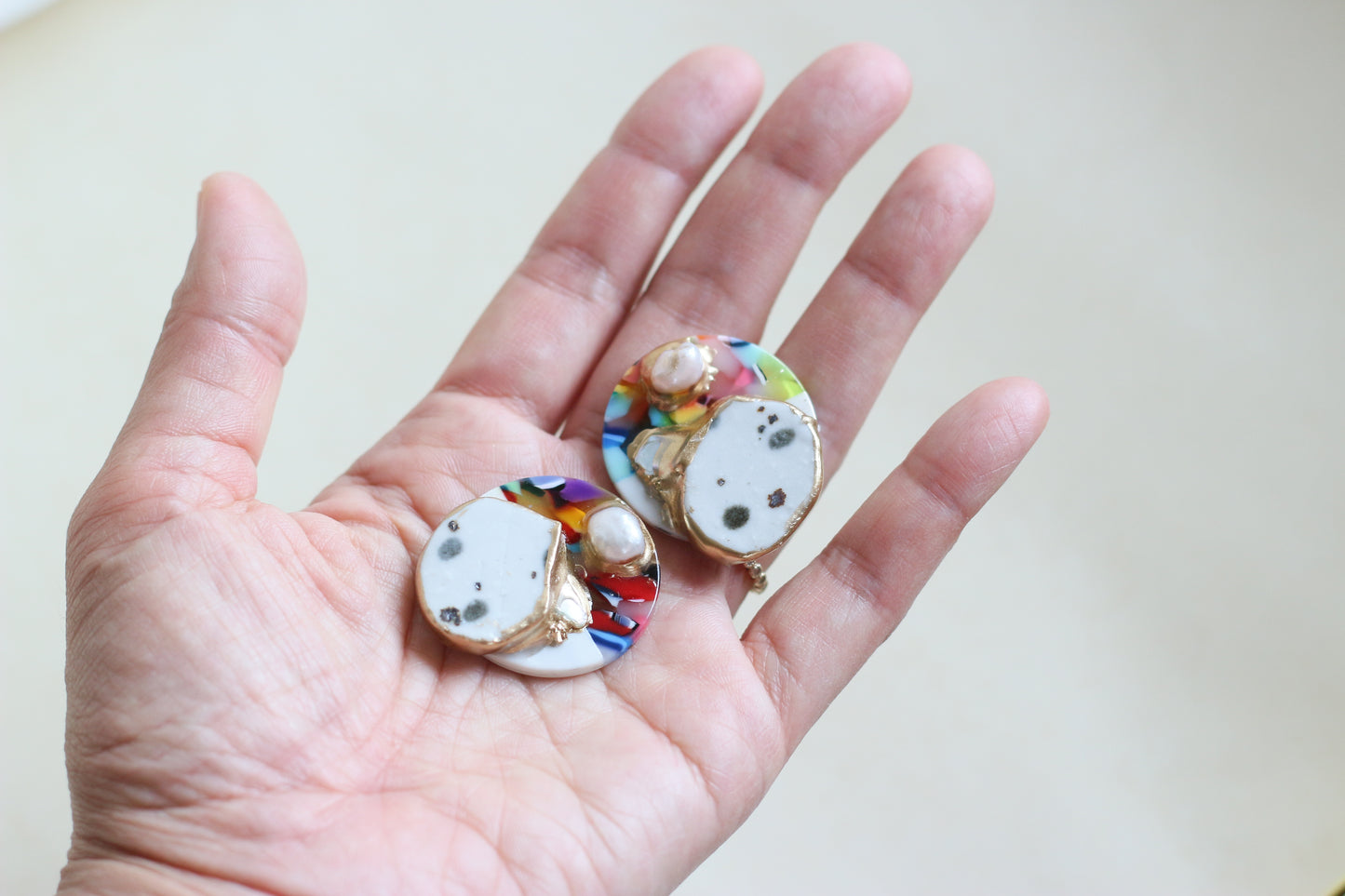 ①信楽陶土 金継ぎ ピアス イヤリング / 淡水パール シェル アクリル レトロモダン 大きなピアス 伝統工芸