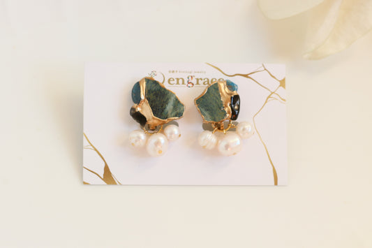 Imari Ware Kintsugi Titanium Earrings Gold Carnelian