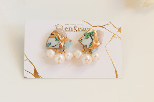 Imari Ware Kintsugi Titanium Earrings Gold Carnelian