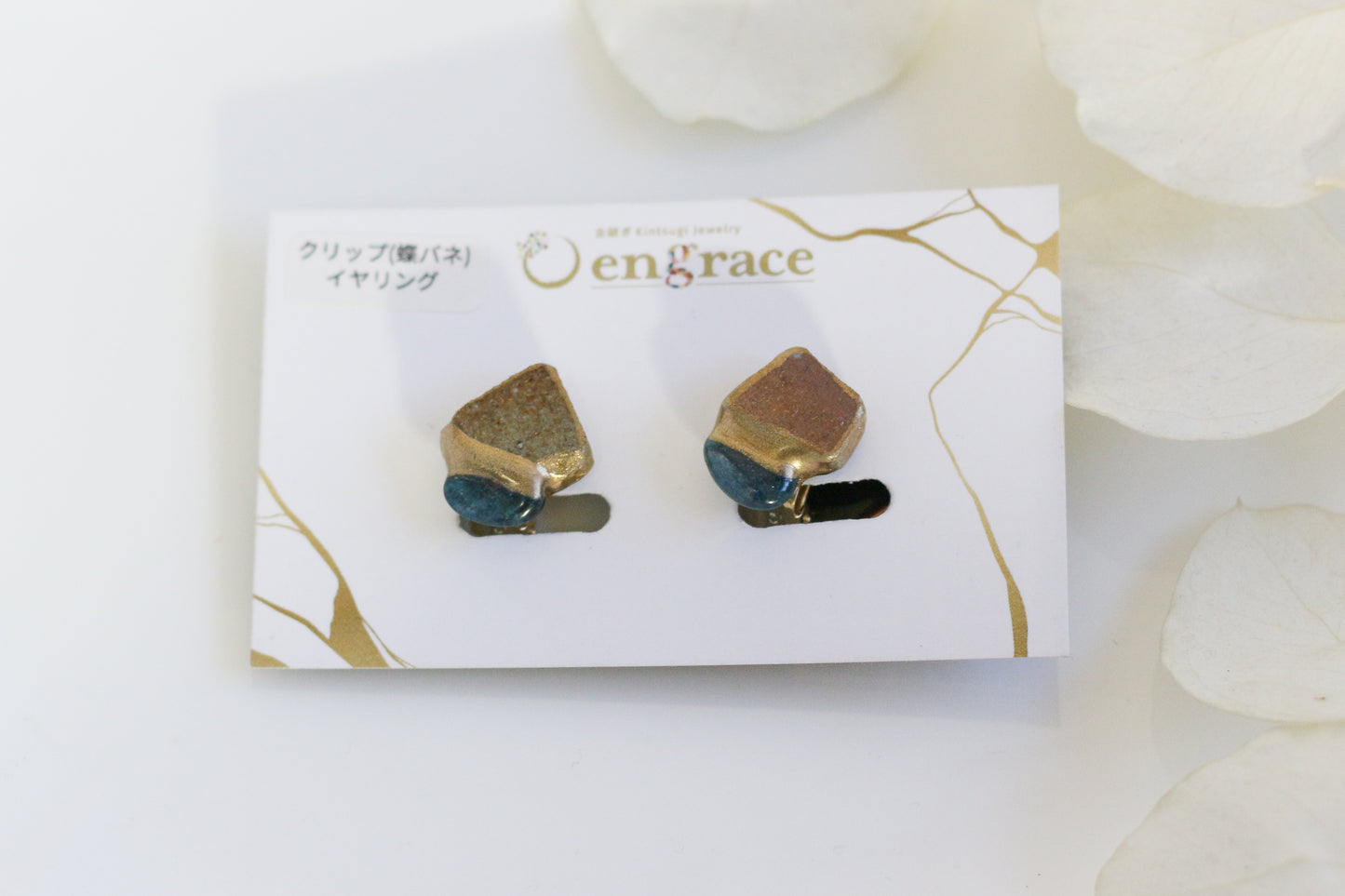 Imari Ware Kintsugi Titanium Earrings Gold Carnelian