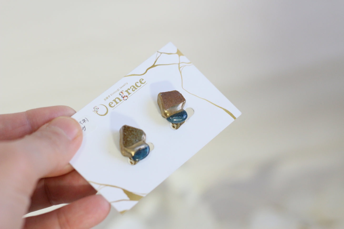 Imari Ware Kintsugi Titanium Earrings Gold Carnelian