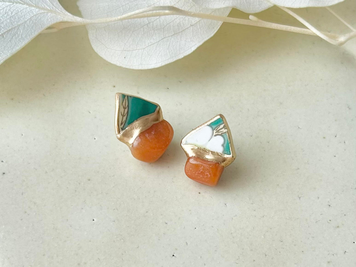 Imari Ware Kintsugi Titanium Earrings Gold Carnelian