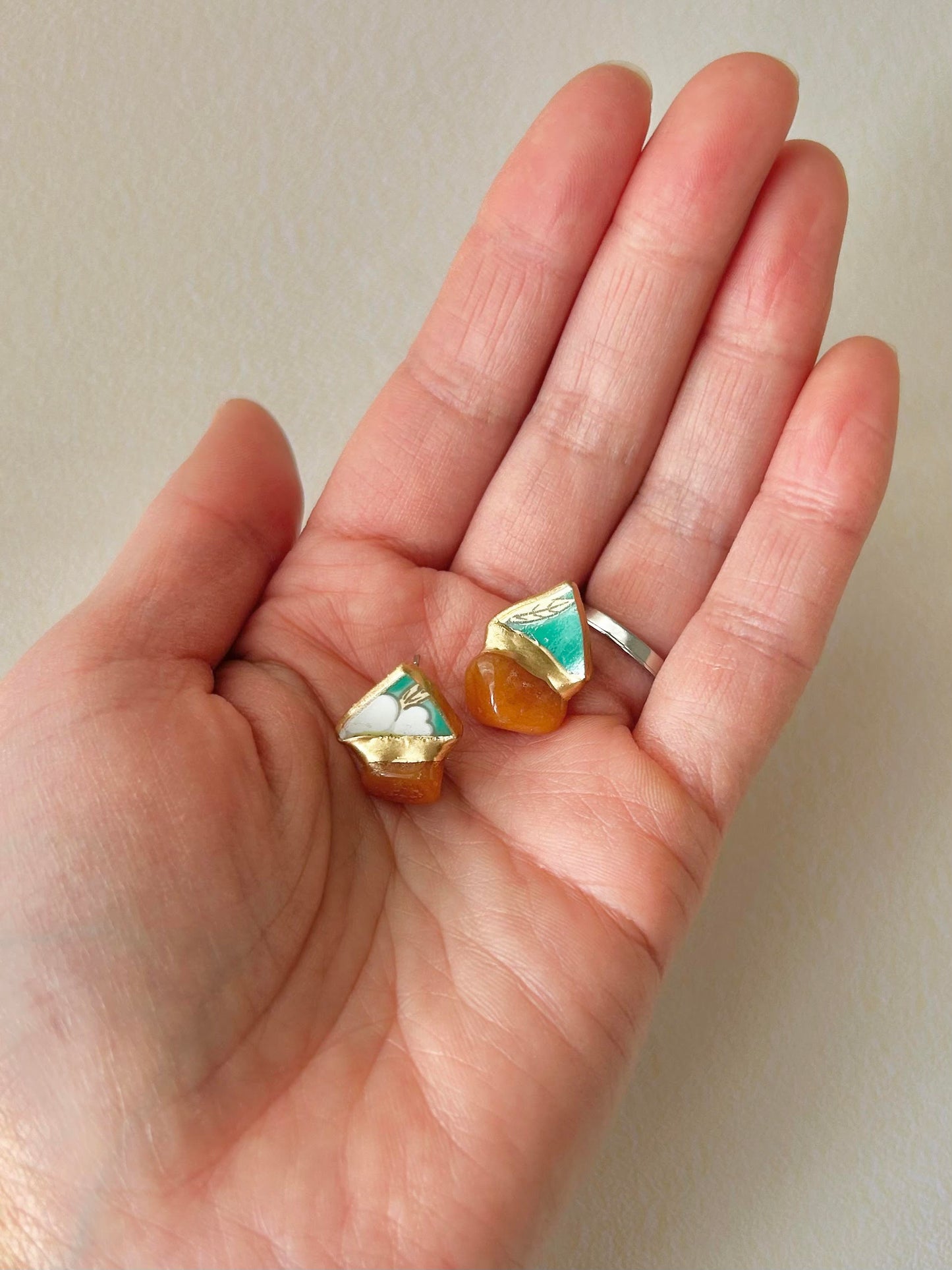 Imari Ware Kintsugi Titanium Earrings Gold Carnelian