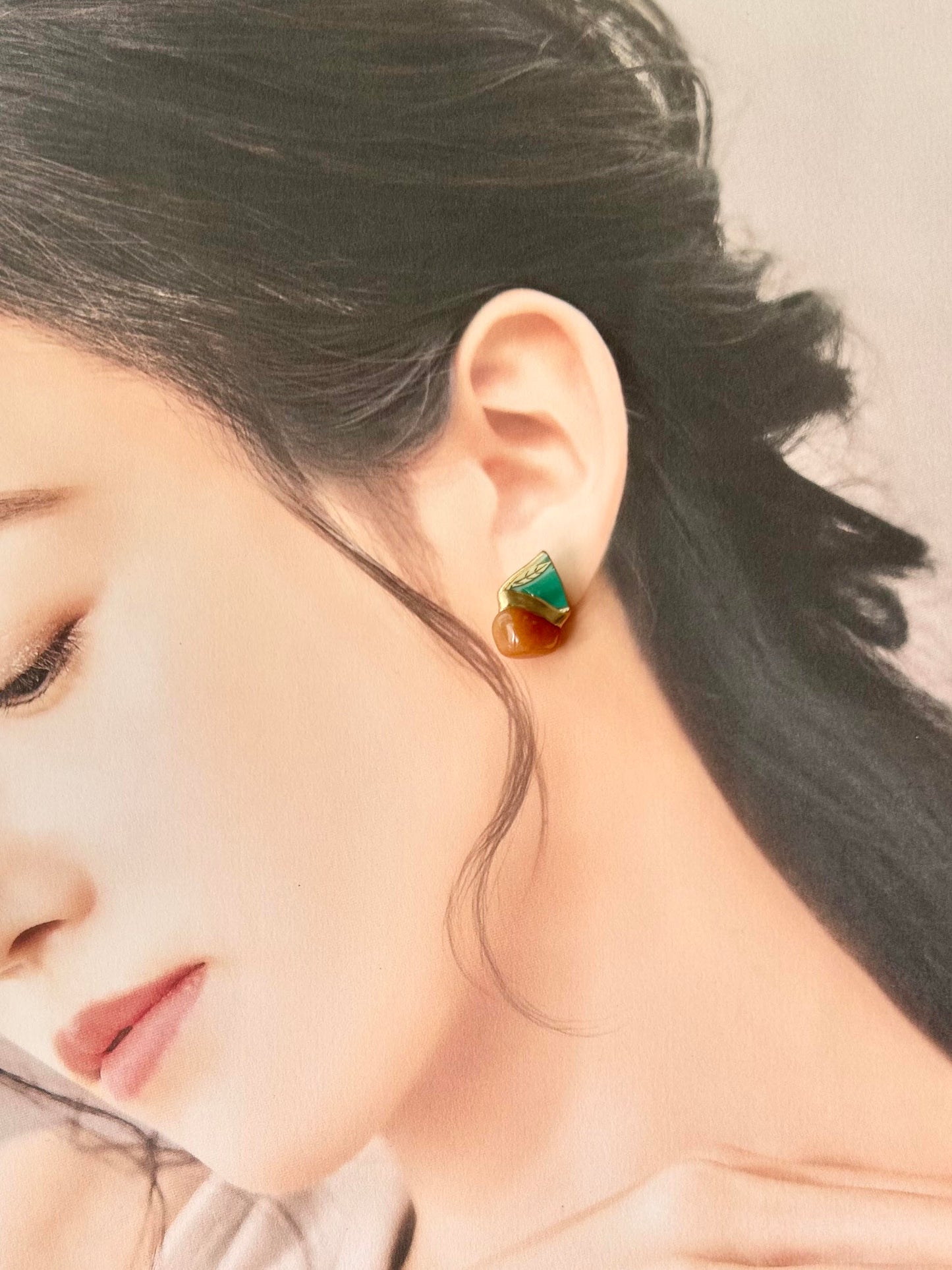 Imari Ware Kintsugi Titanium Earrings Gold Carnelian