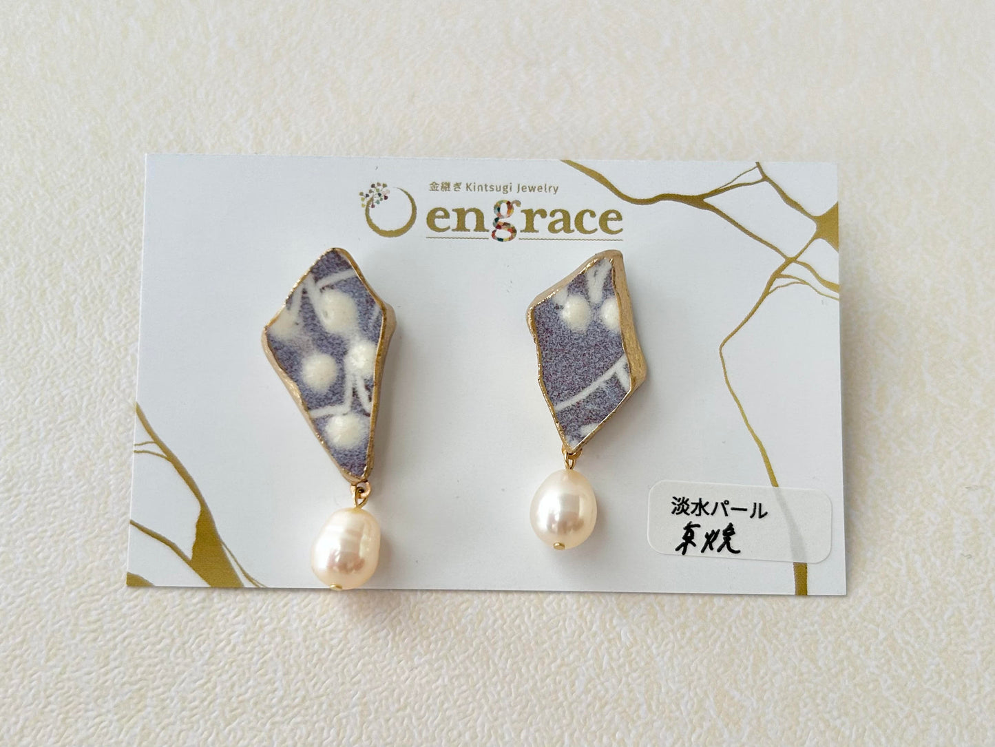 Imari Ware Kintsugi Titanium Earrings Gold Carnelian