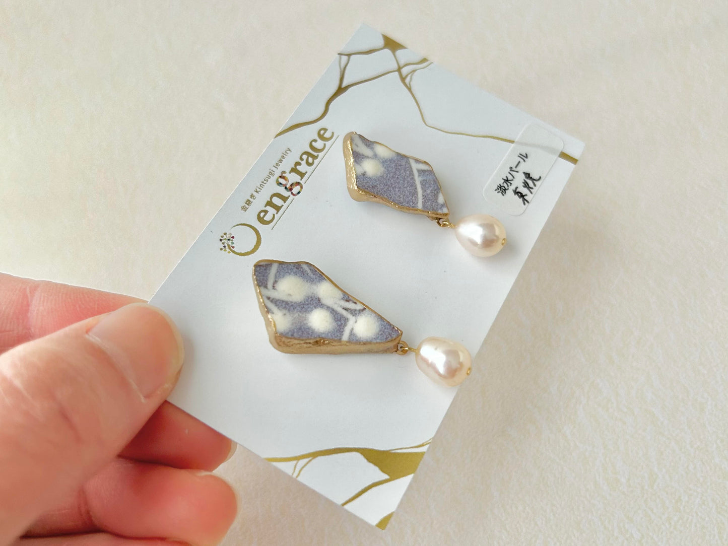 Imari Ware Kintsugi Titanium Earrings Gold Carnelian