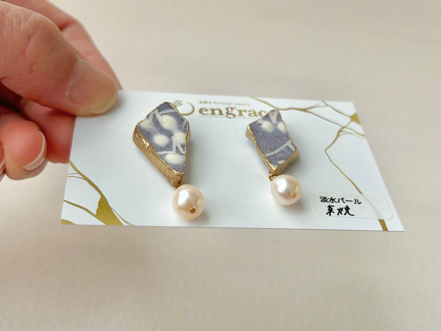 Imari Ware Kintsugi Titanium Earrings Gold Carnelian
