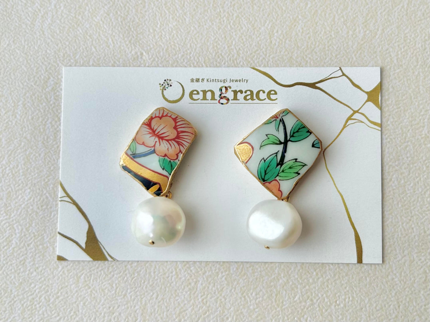 Imari Ware Kintsugi Titanium Earrings Gold Carnelian