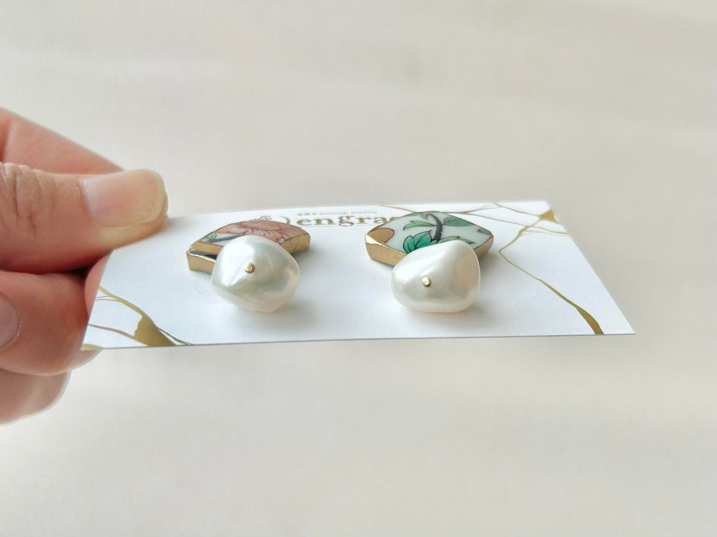 Imari Ware Kintsugi Titanium Earrings Gold Carnelian