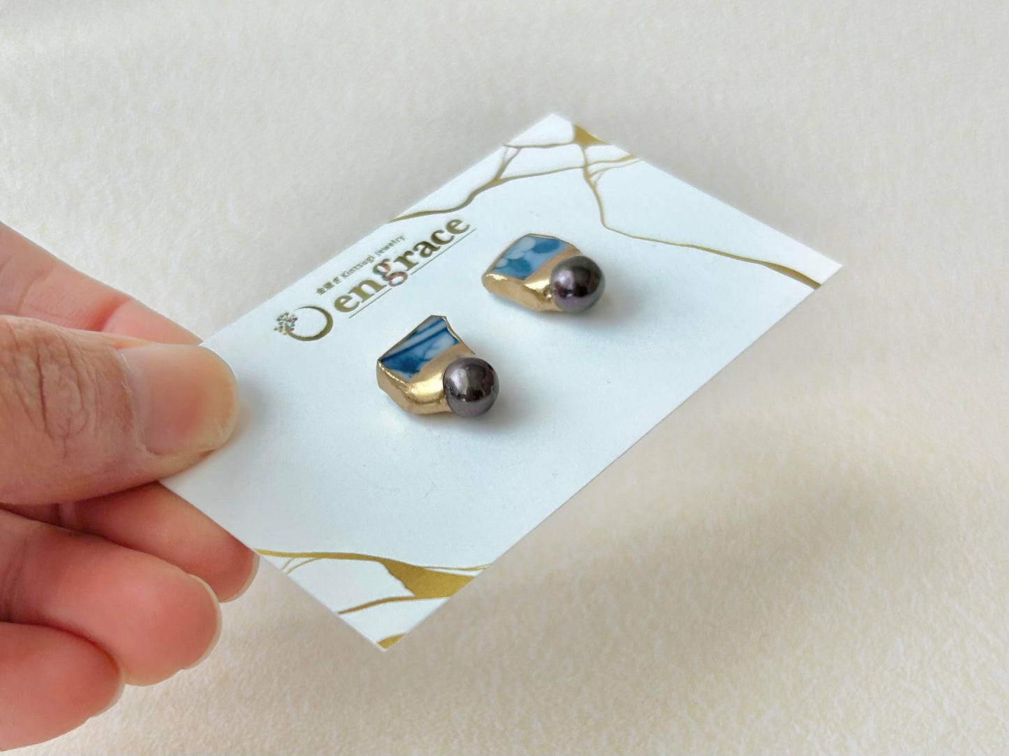 Imari Ware Kintsugi Titanium Earrings Gold Carnelian