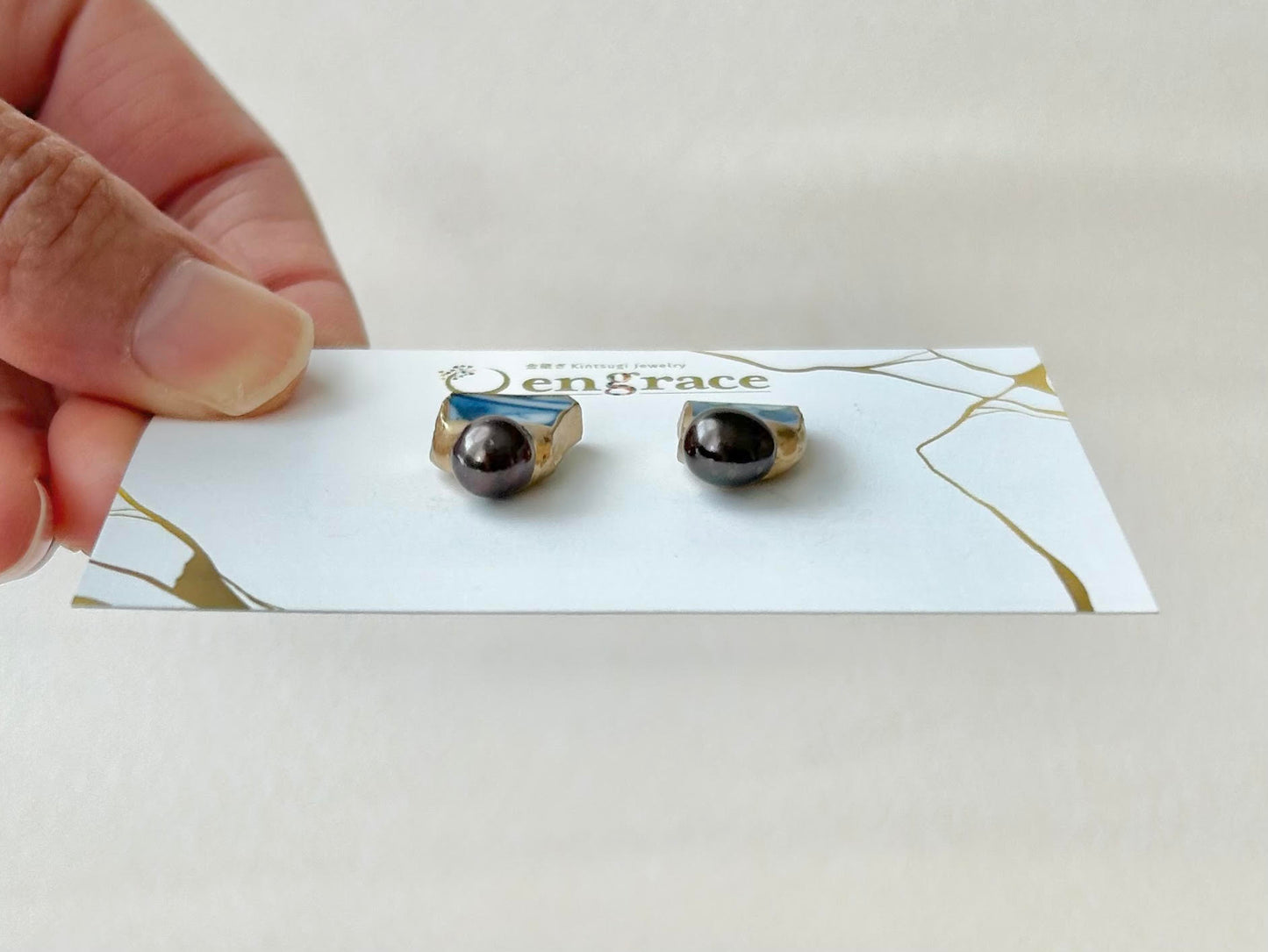 Imari Ware Kintsugi Titanium Earrings Gold Carnelian