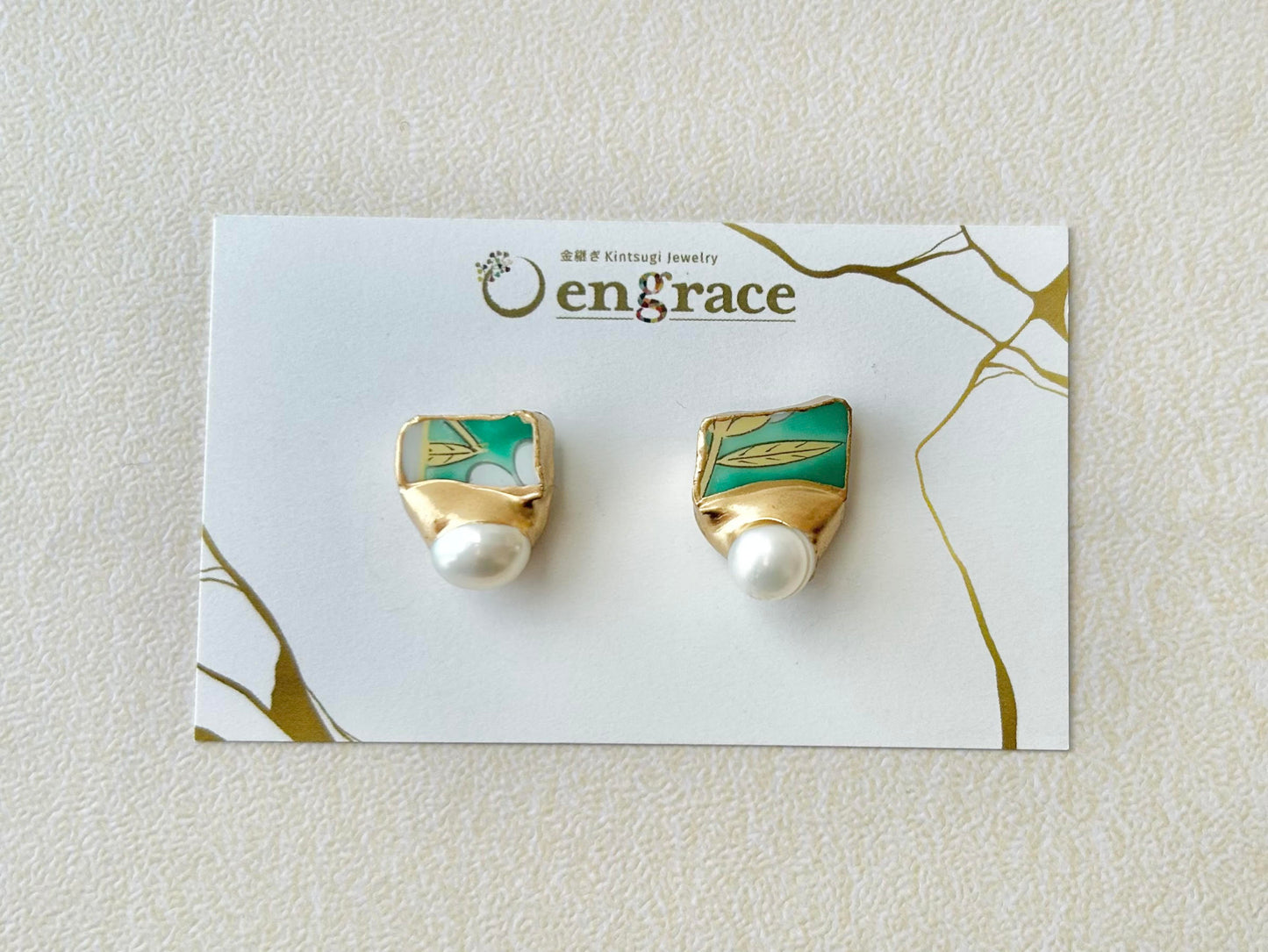 Imari Ware Kintsugi Titanium Earrings Gold Carnelian