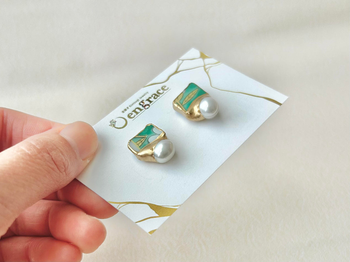 Imari Ware Kintsugi Titanium Earrings Gold Carnelian