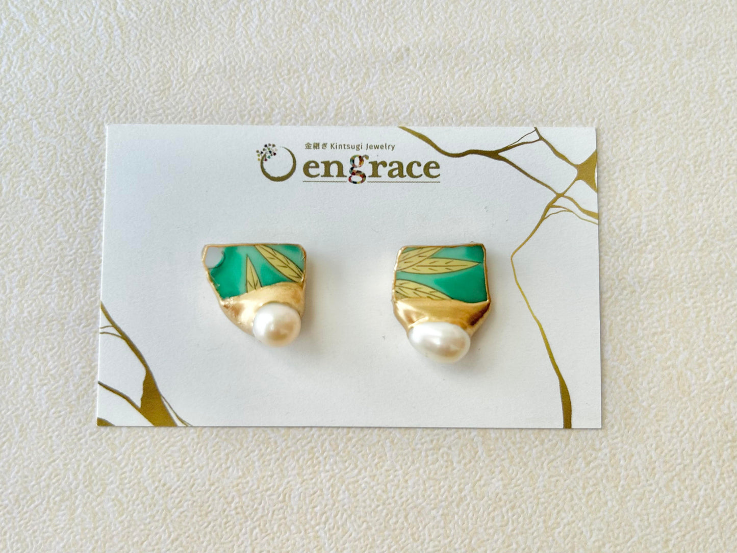 Imari Ware Kintsugi Titanium Earrings Gold Carnelian