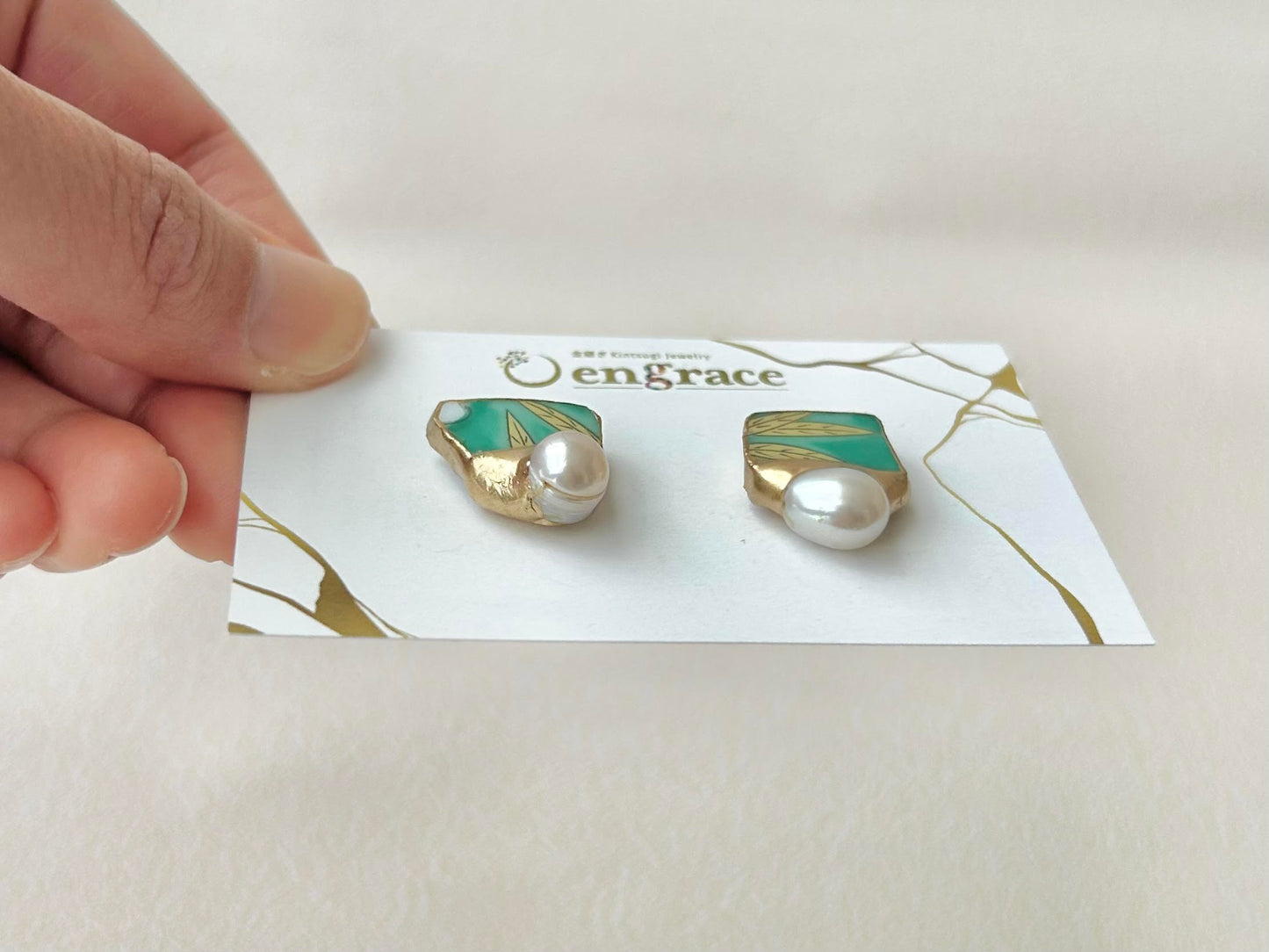 Imari Ware Kintsugi Titanium Earrings Gold Carnelian