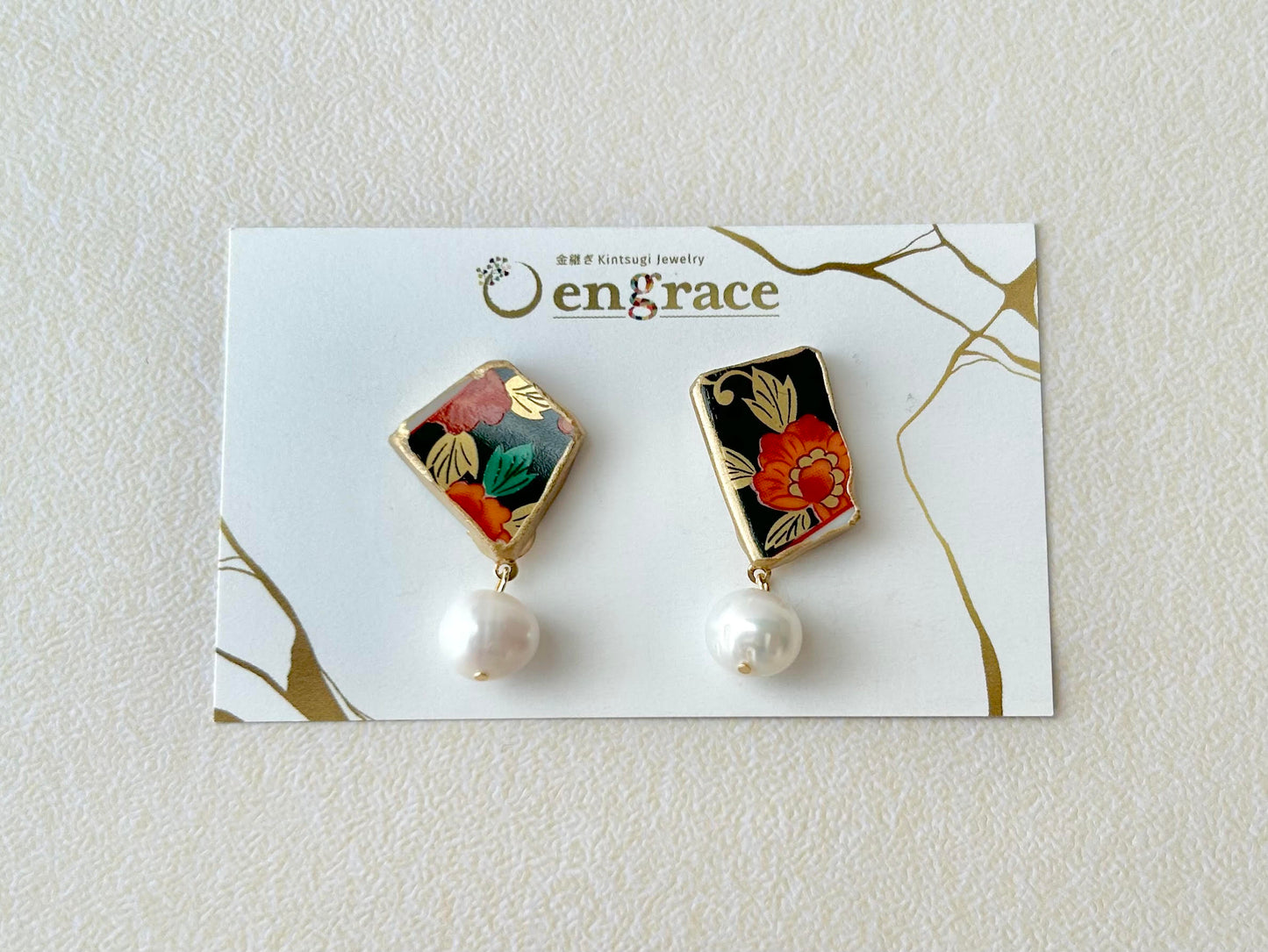 Imari Ware Kintsugi Titanium Earrings Gold Carnelian