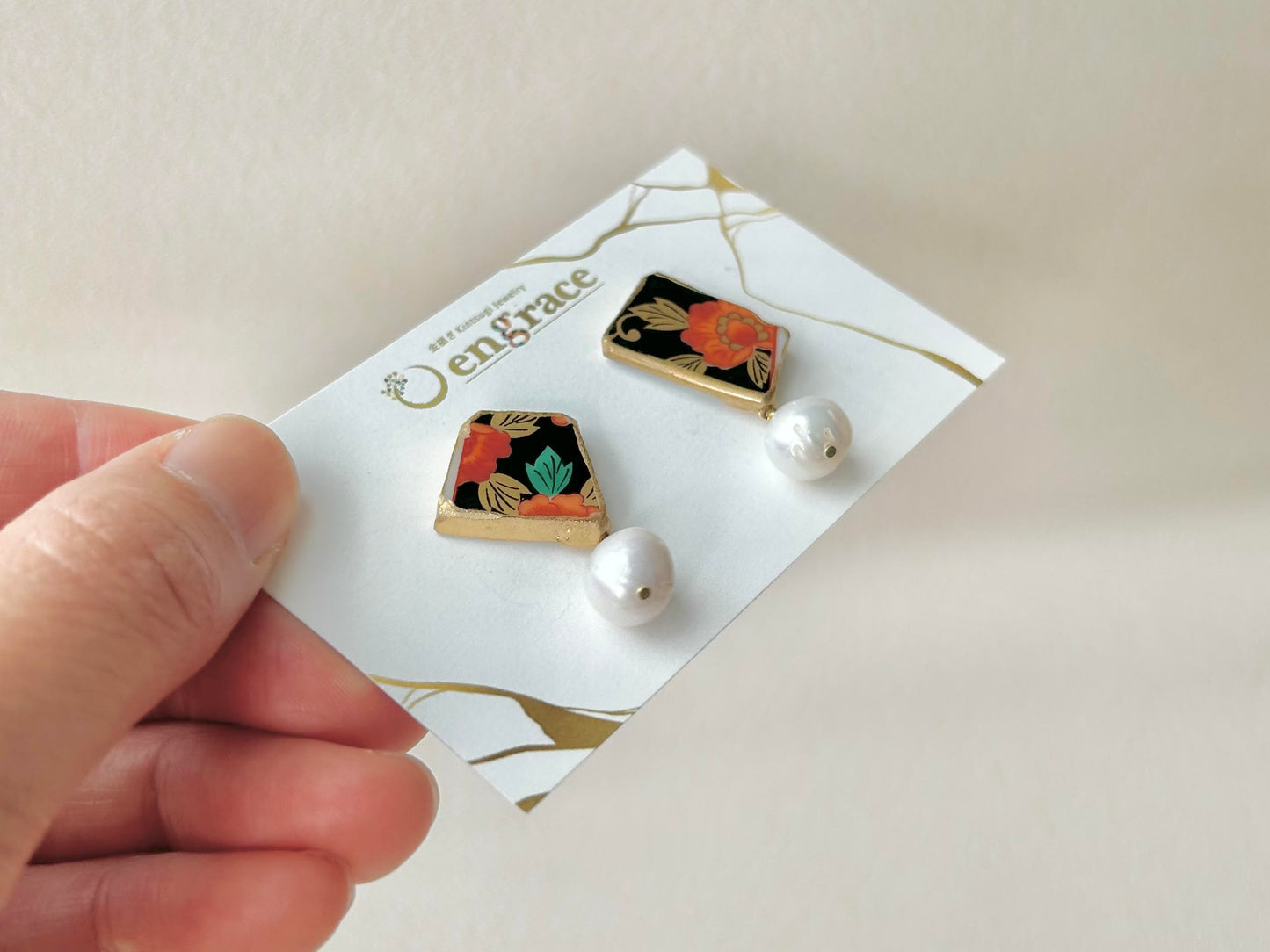 Imari Ware Kintsugi Titanium Earrings Gold Carnelian