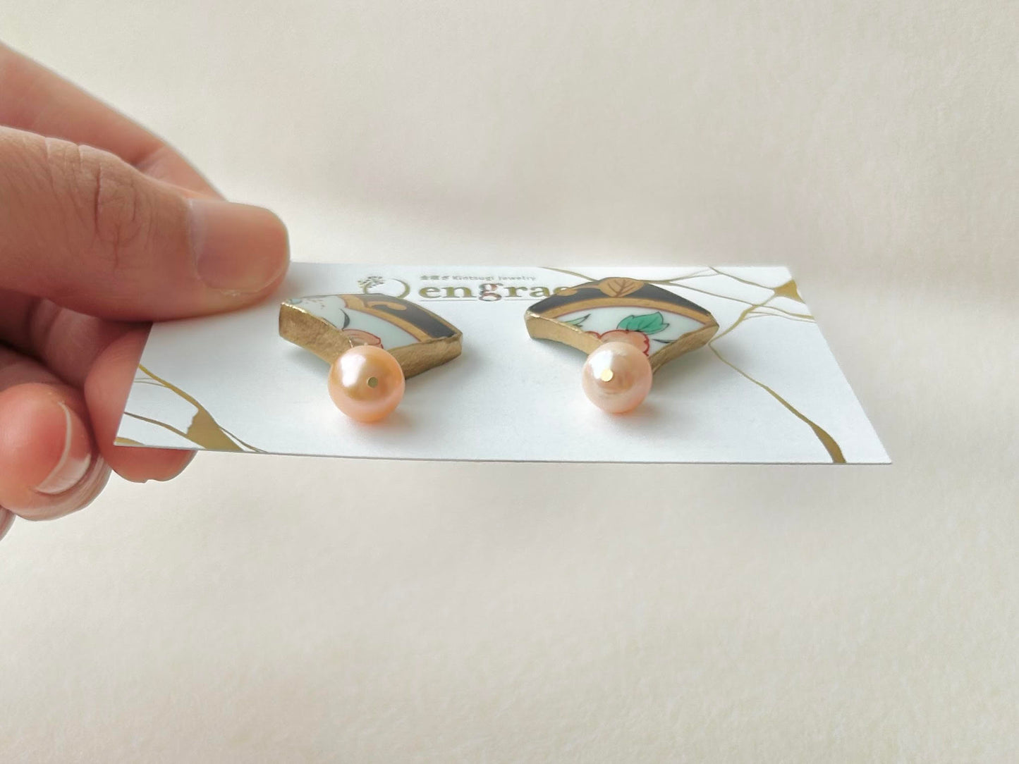 Imari Ware Kintsugi Titanium Earrings Gold Carnelian