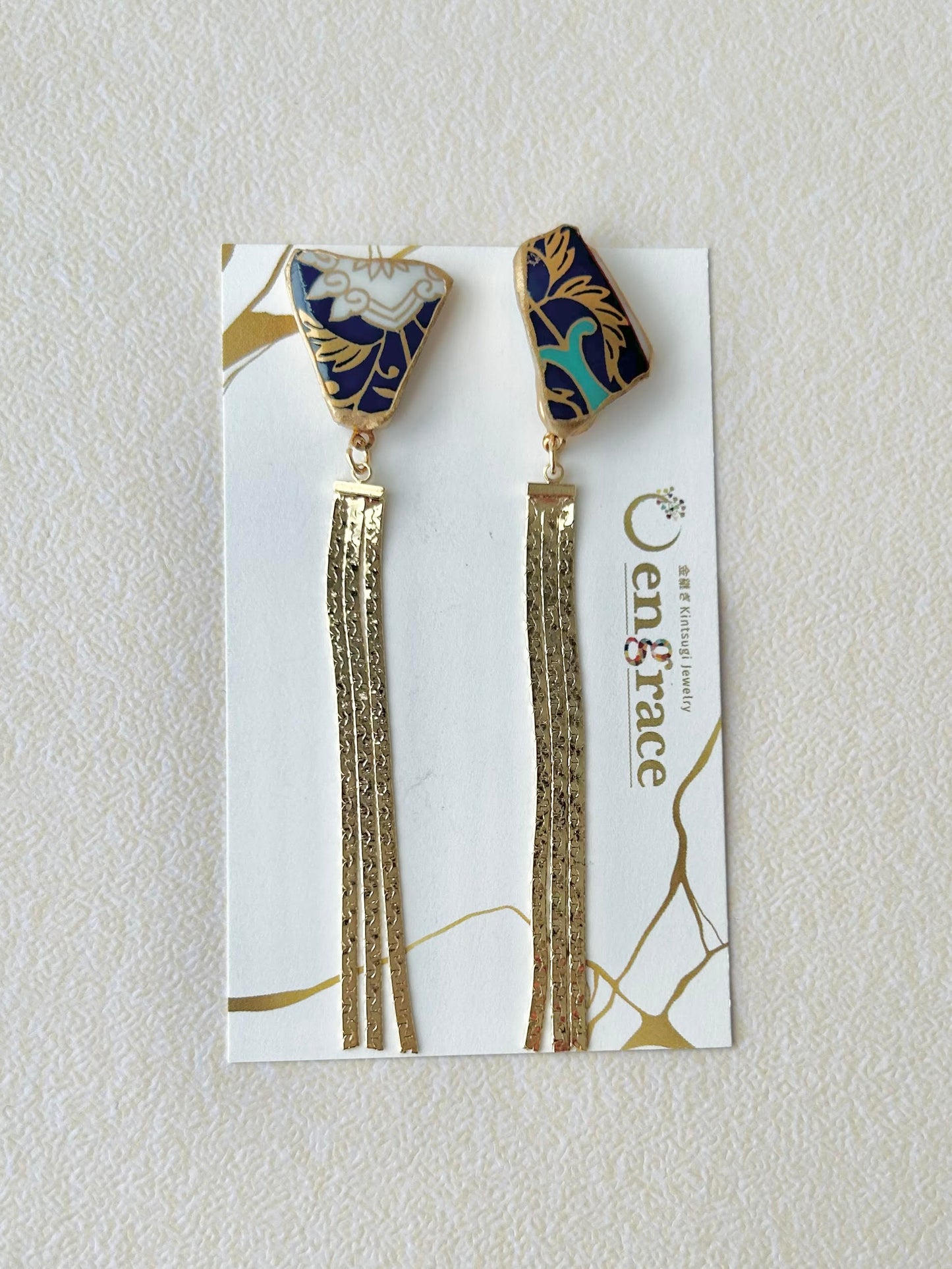 Imari Ware Kintsugi Titanium Earrings Gold Carnelian