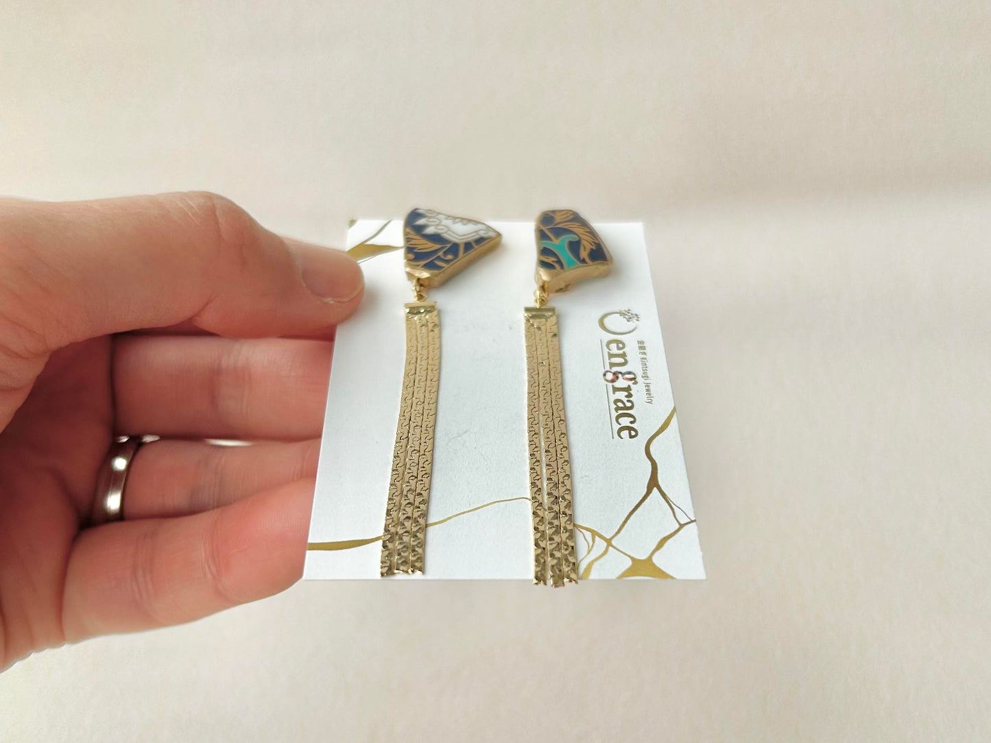 Imari Ware Kintsugi Titanium Earrings Gold Carnelian