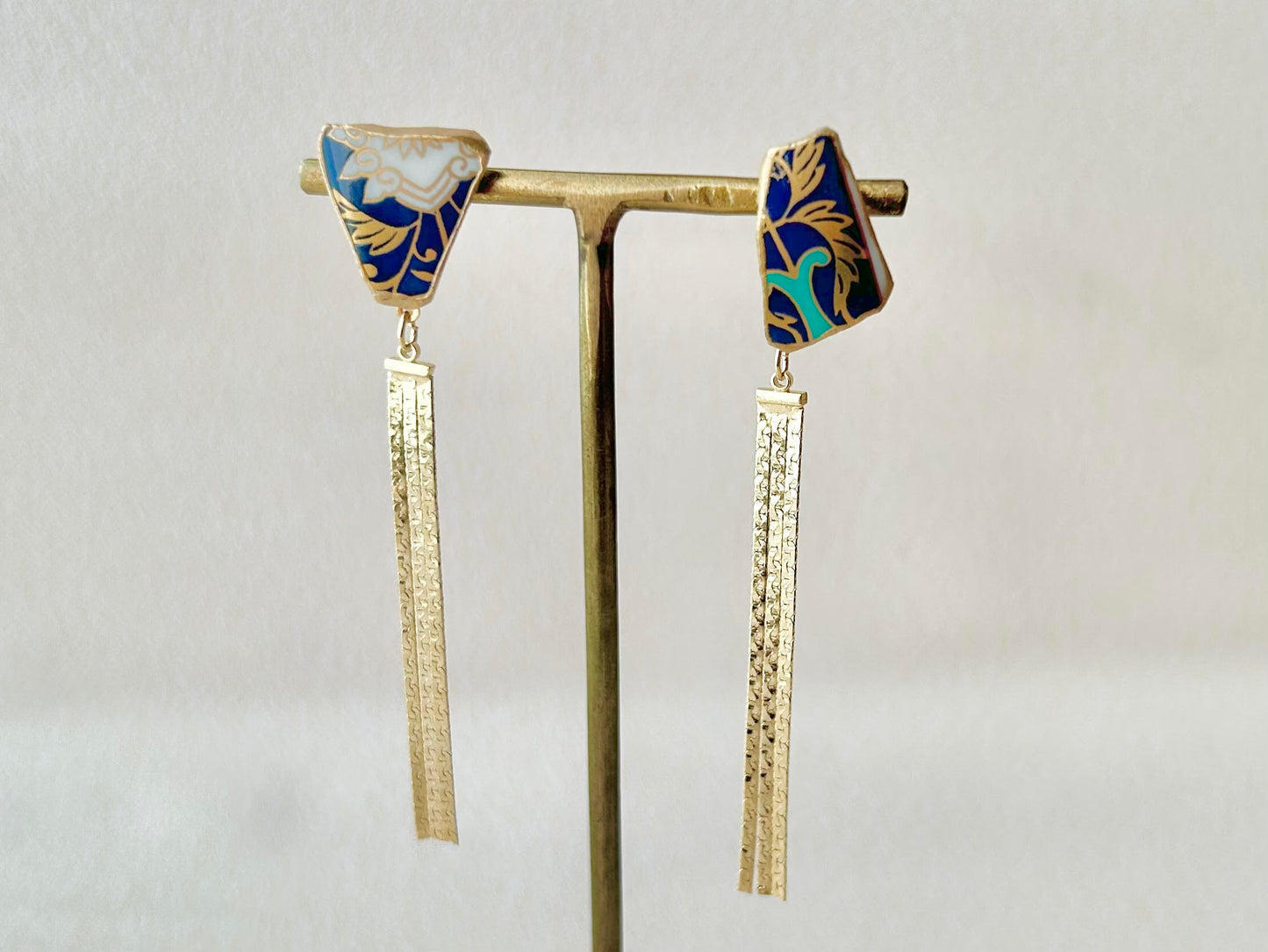 Imari Ware Kintsugi Titanium Earrings Gold Carnelian