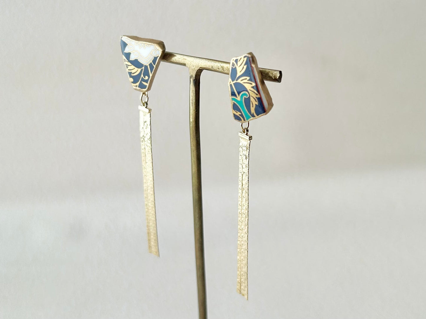 Imari Ware Kintsugi Titanium Earrings Gold Carnelian