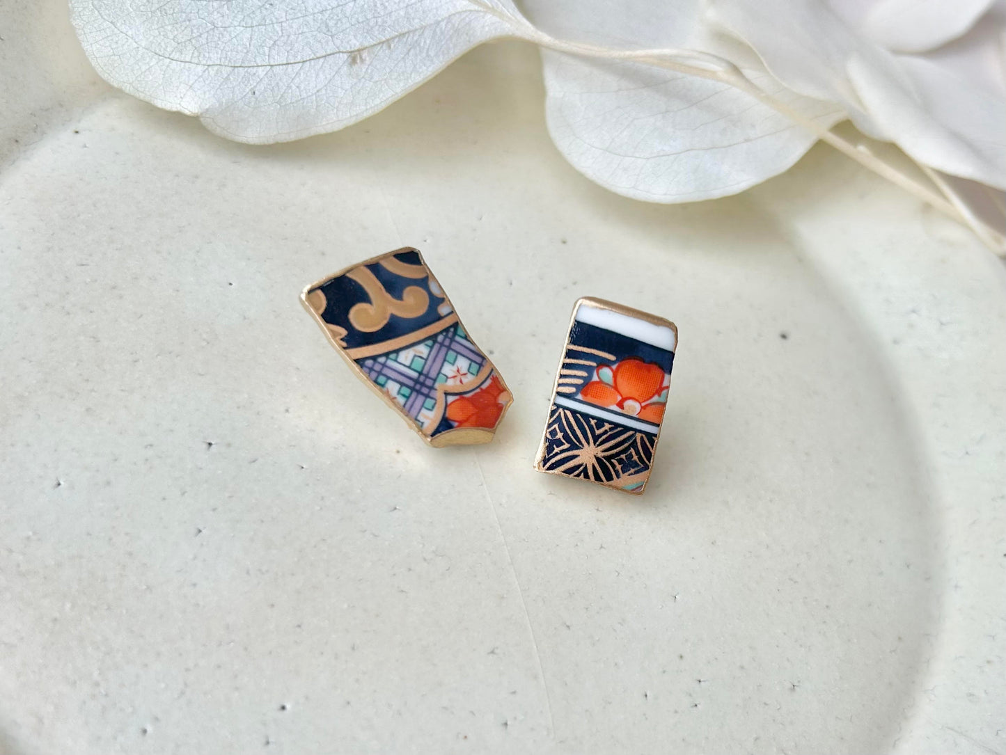 Imari Ware Kintsugi Titanium Earrings Gold Carnelian