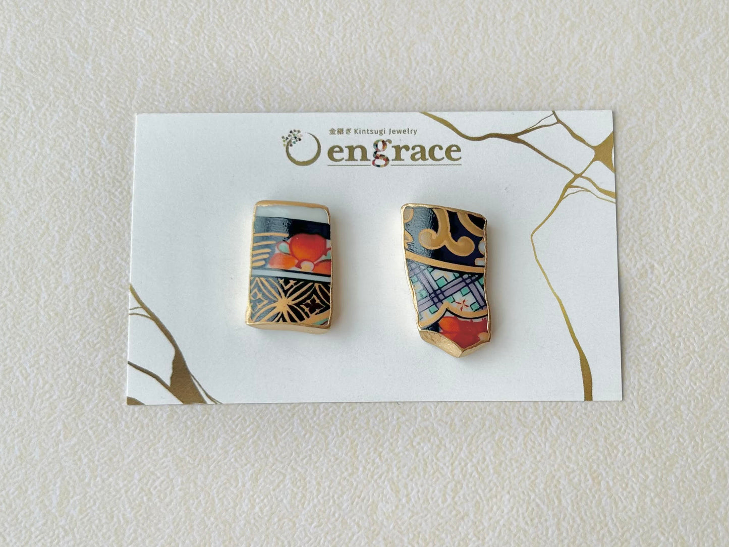 Imari Ware Kintsugi Titanium Earrings Gold Carnelian