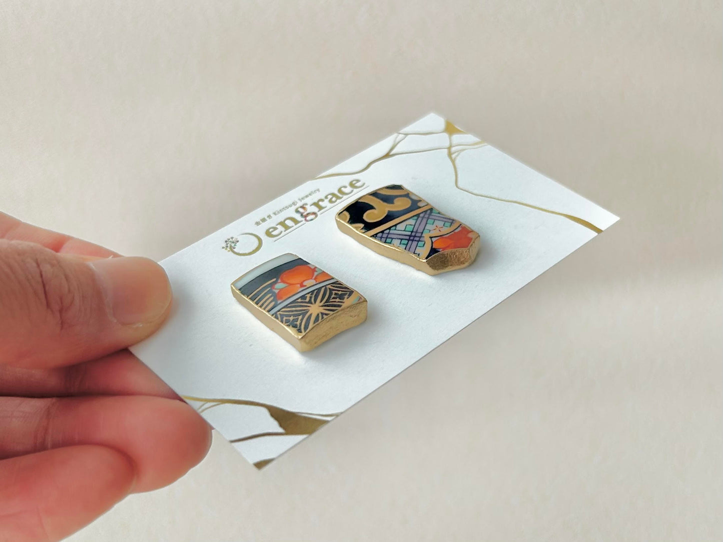 Imari Ware Kintsugi Titanium Earrings Gold Carnelian