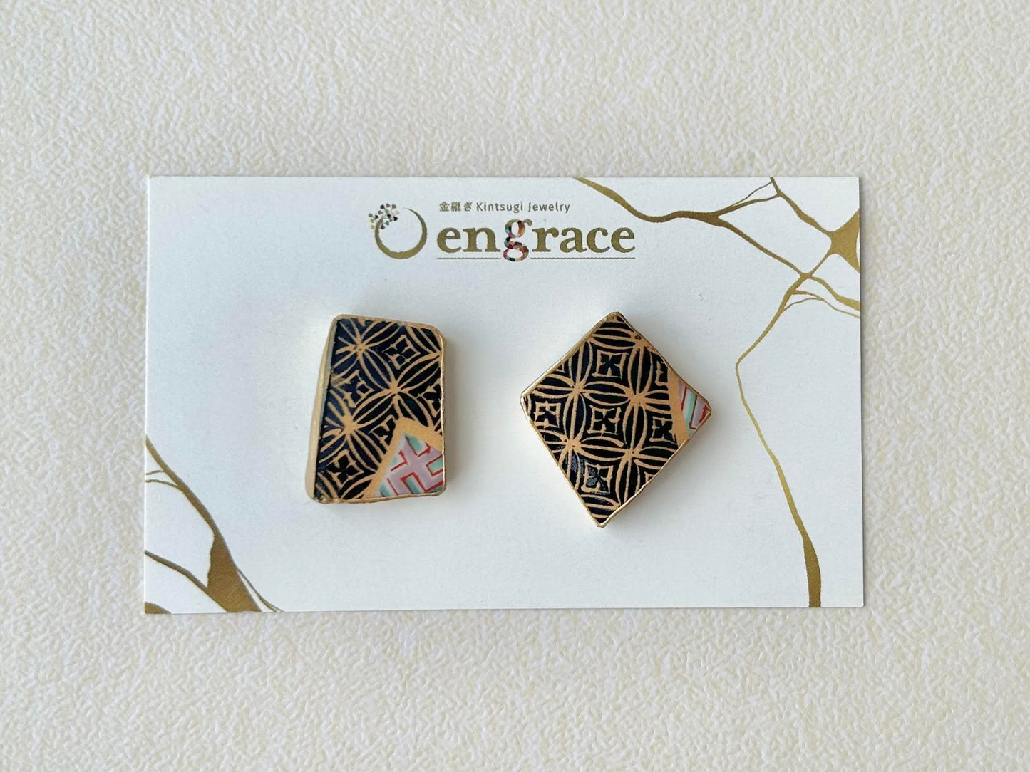 Imari Ware Kintsugi Titanium Earrings Gold Carnelian