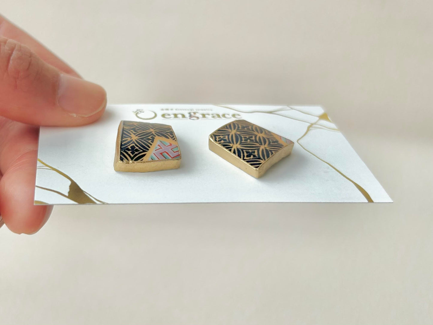 Imari Ware Kintsugi Titanium Earrings Gold Carnelian
