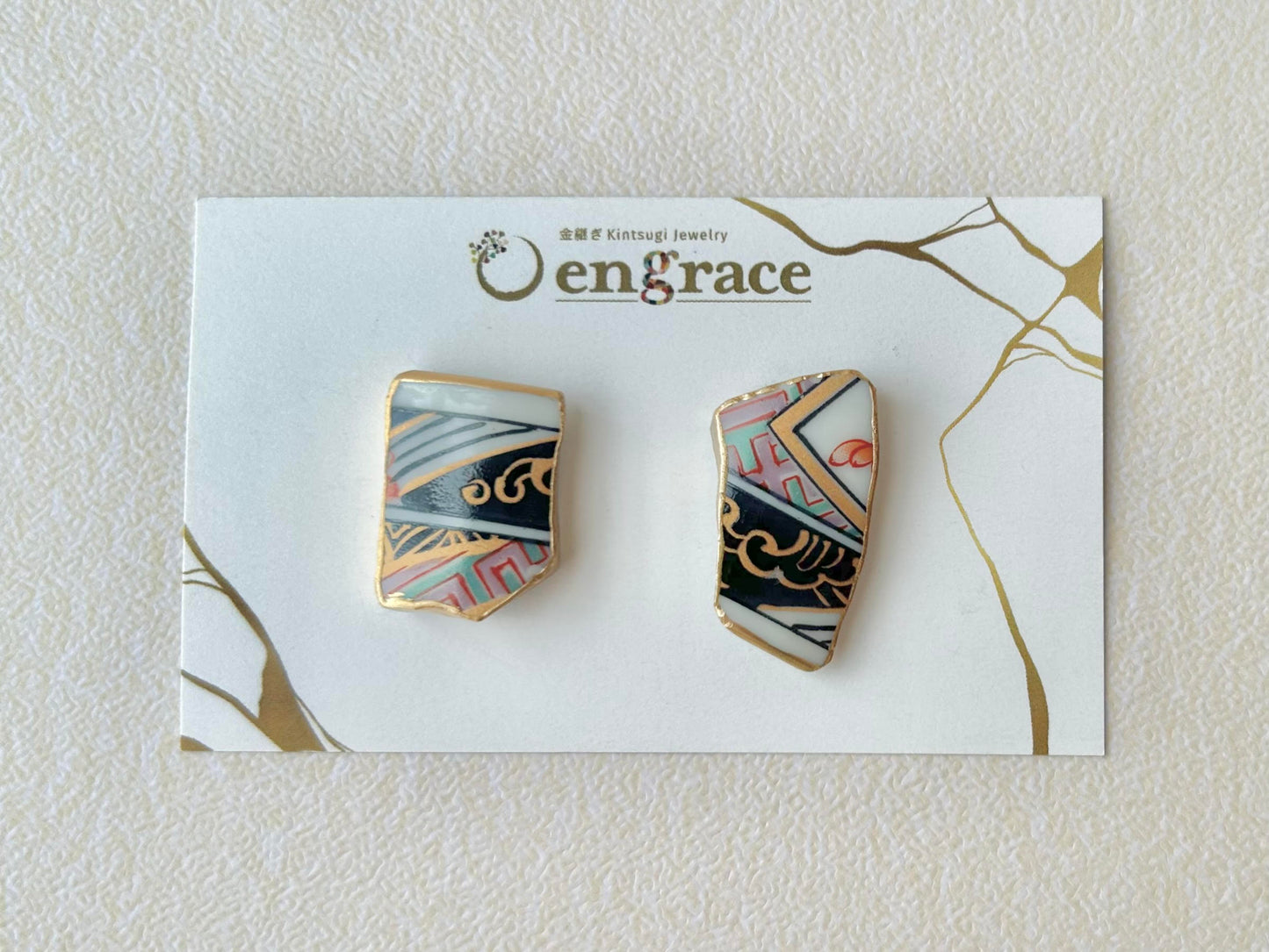 Imari Ware Kintsugi Titanium Earrings Gold Carnelian