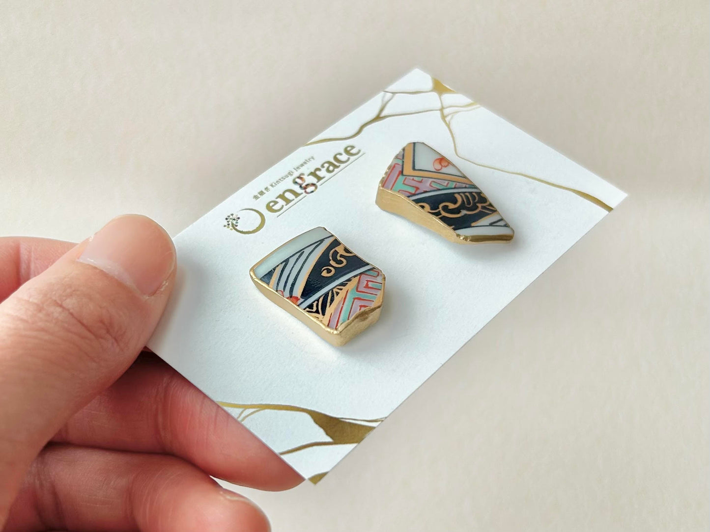 Imari Ware Kintsugi Titanium Earrings Gold Carnelian