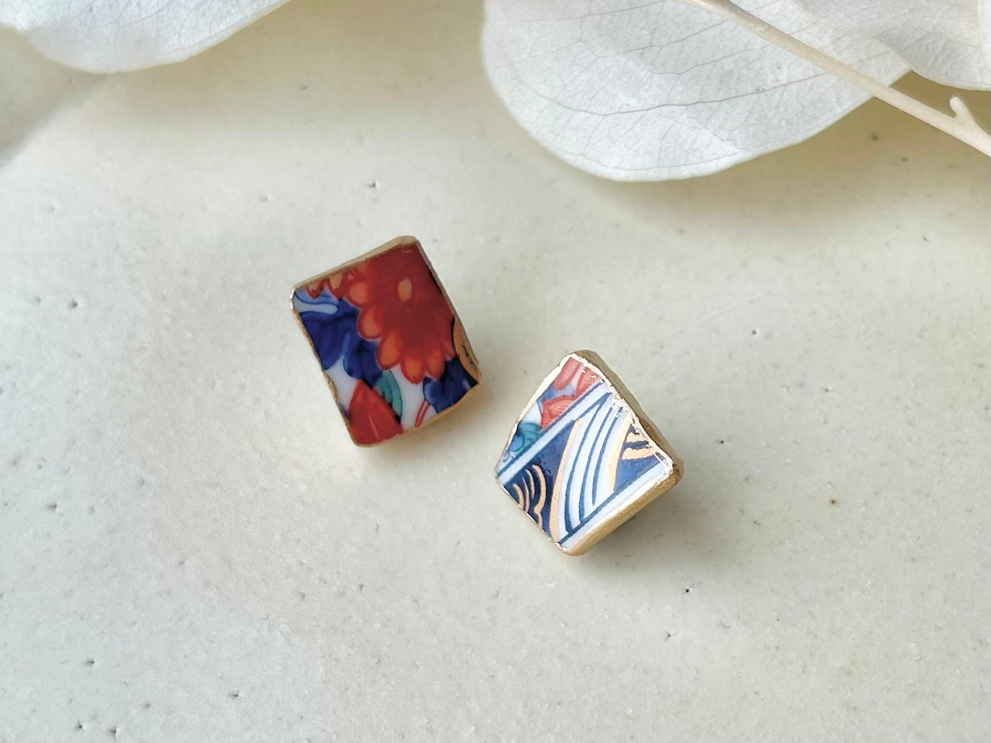 Imari Ware Kintsugi Titanium Earrings Gold Carnelian