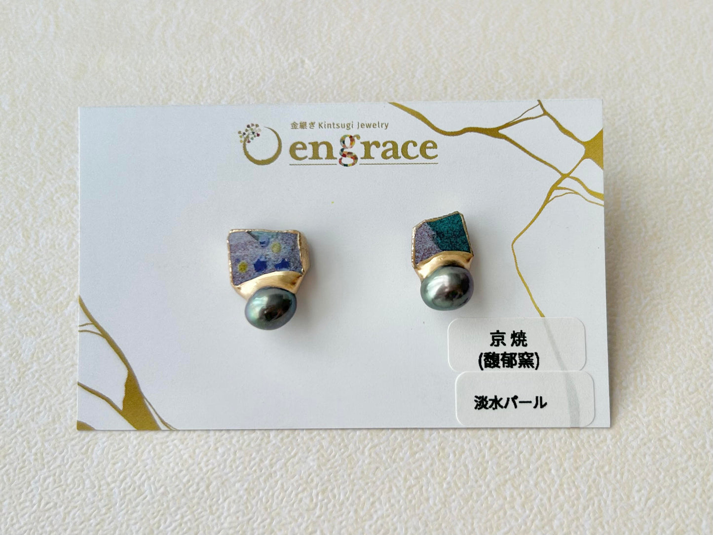 Imari Ware Kintsugi Titanium Earrings Gold Carnelian