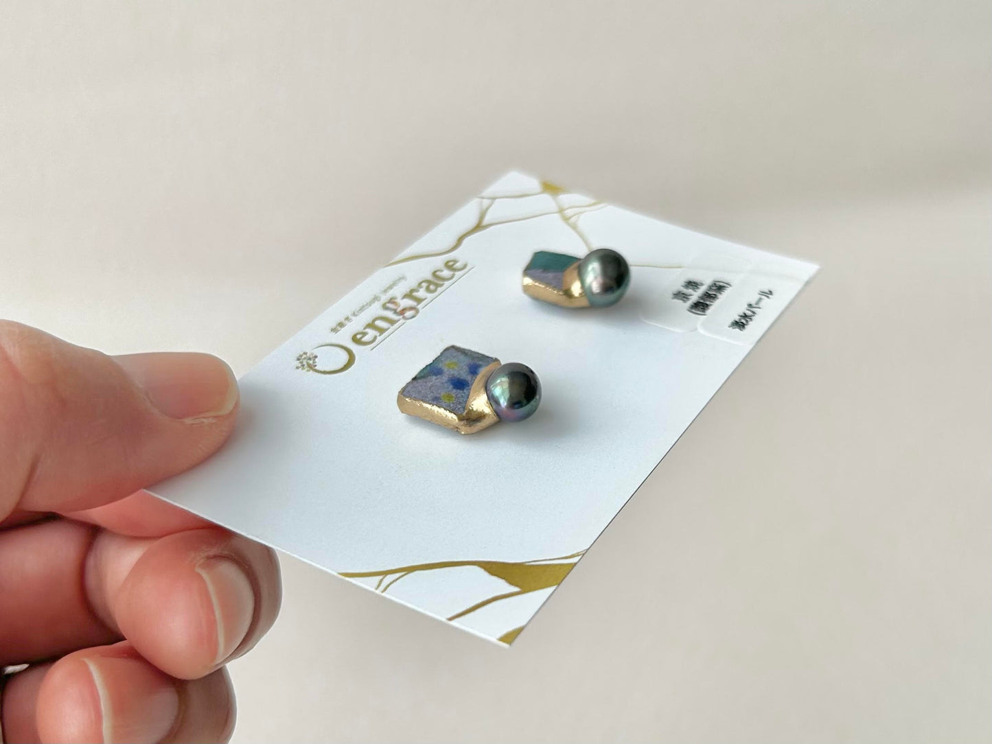 Imari Ware Kintsugi Titanium Earrings Gold Carnelian