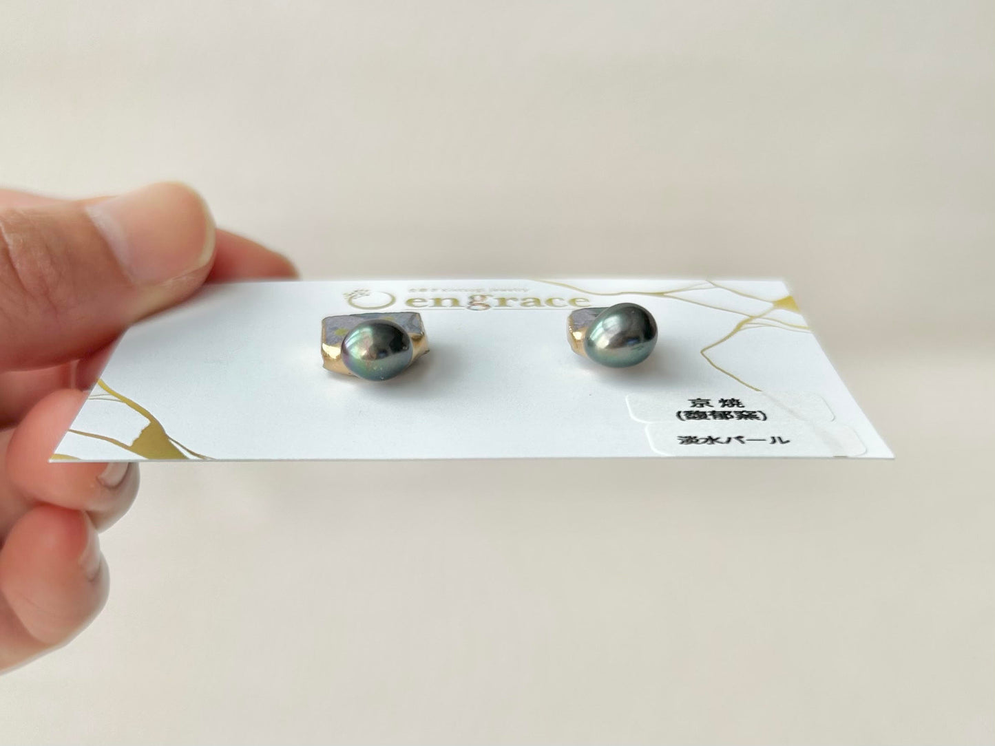 Imari Ware Kintsugi Titanium Earrings Gold Carnelian