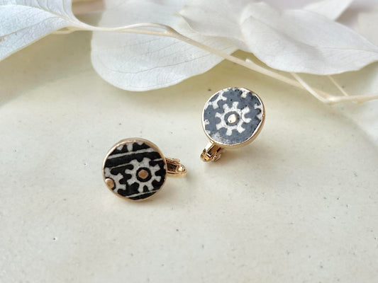 唐津焼 金継ぎ ネジバネ式イヤリング 黒 白 三嶋文 伝統工芸 #165