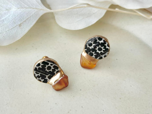 唐津焼 金継ぎ ネジバネ式イヤリング 黒 白 三嶋文 カーネリアン 天然石 伝統工芸 #167