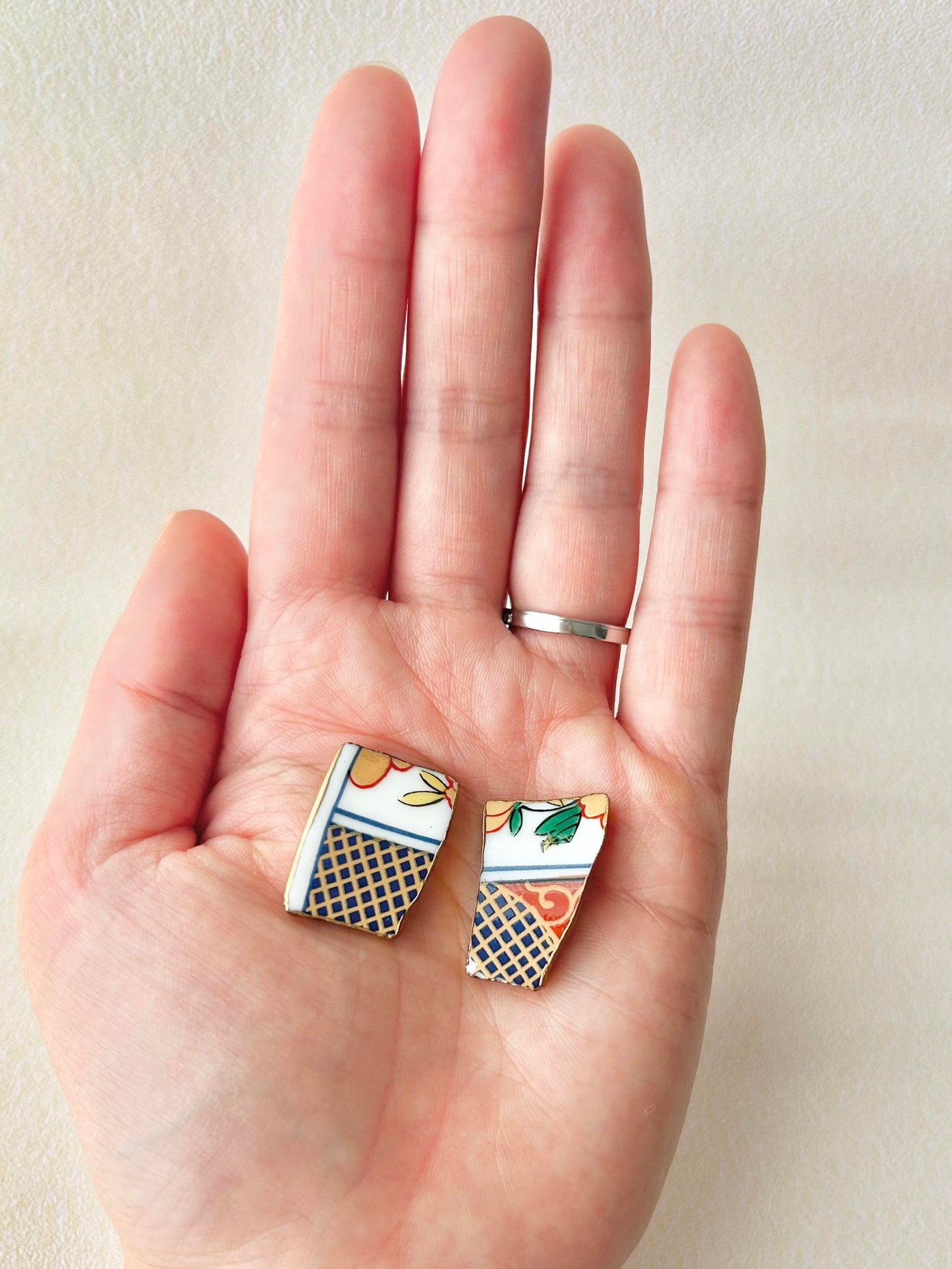 Imari Ware Kintsugi Titanium Earrings Gold Carnelian