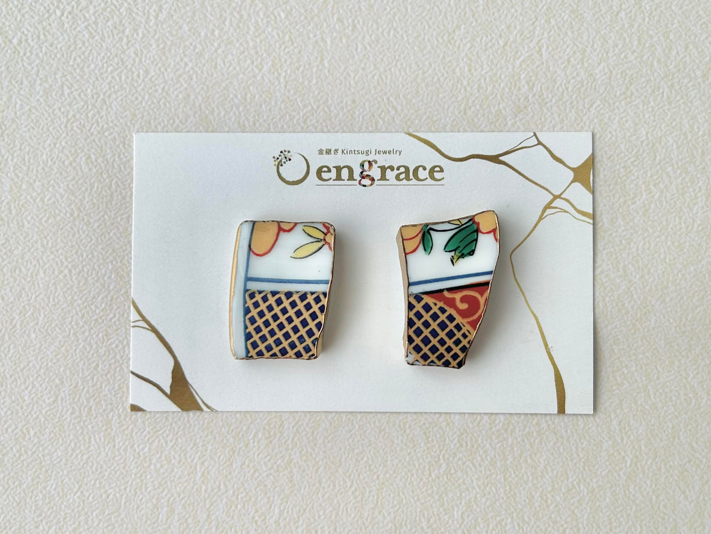 Imari Ware Kintsugi Titanium Earrings Gold Carnelian