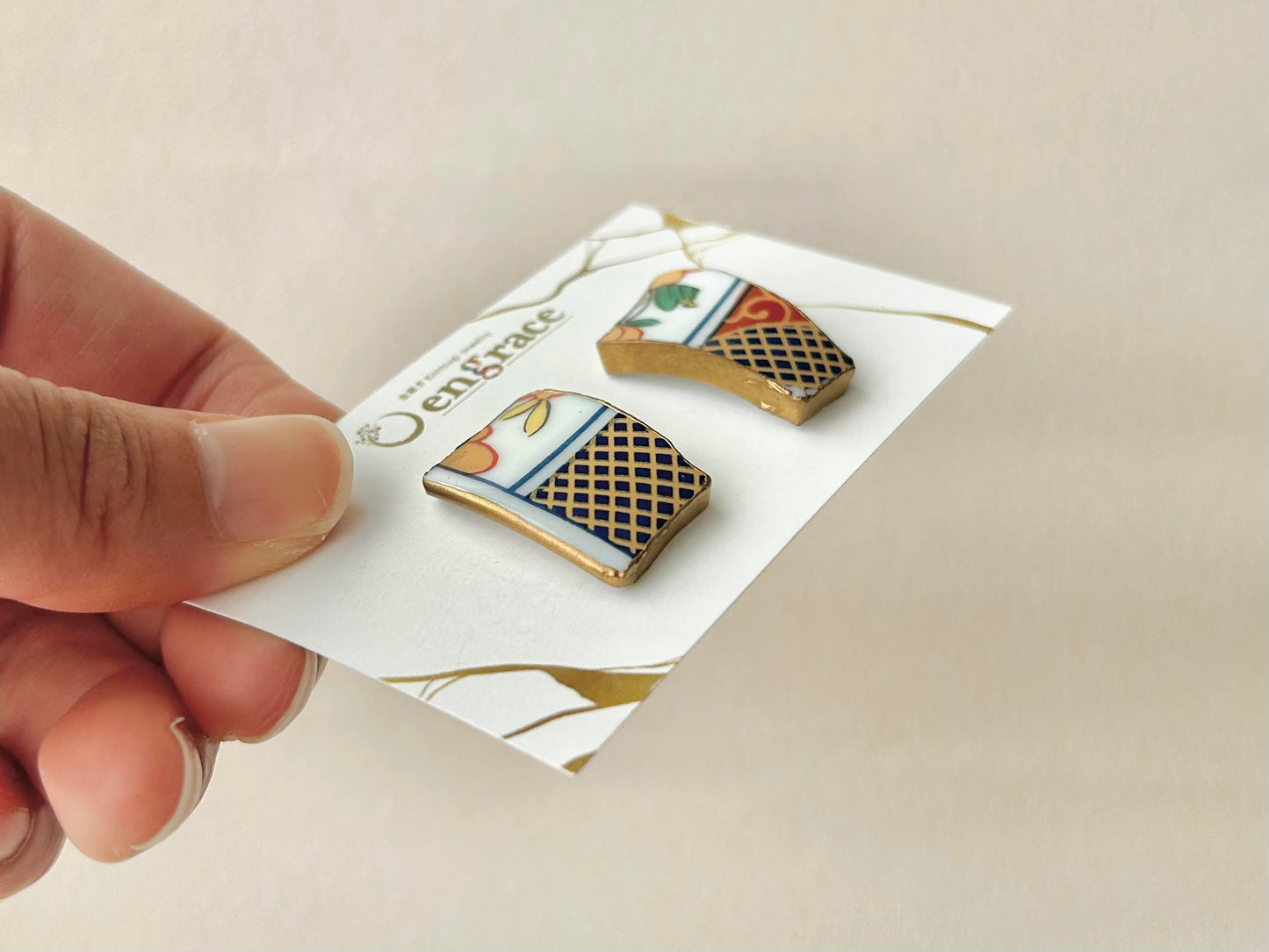 Imari Ware Kintsugi Titanium Earrings Gold Carnelian
