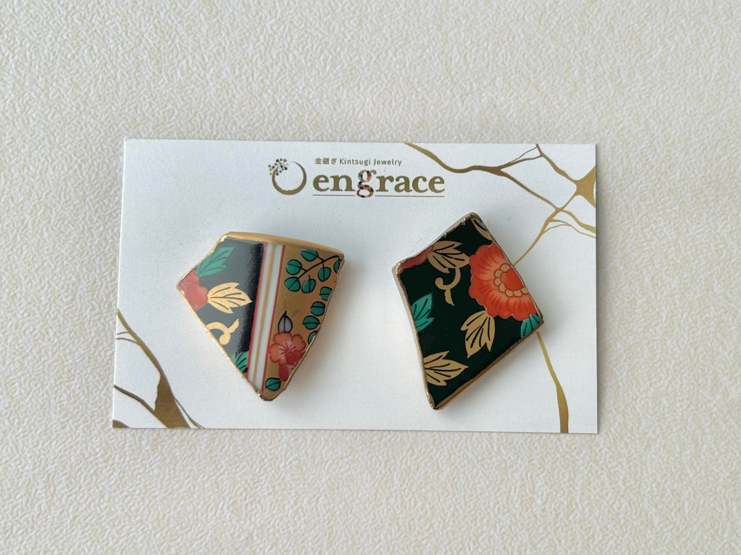 Imari Ware Kintsugi Titanium Earrings Gold Carnelian